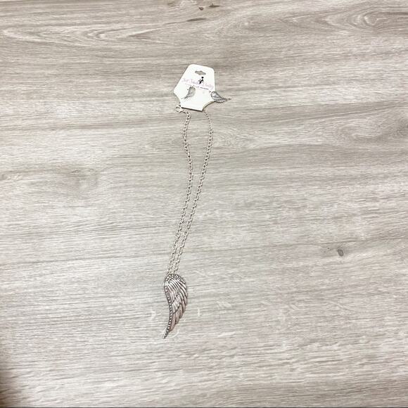 Unknown Jewelry - Wing Silver Necklace and Earring Set